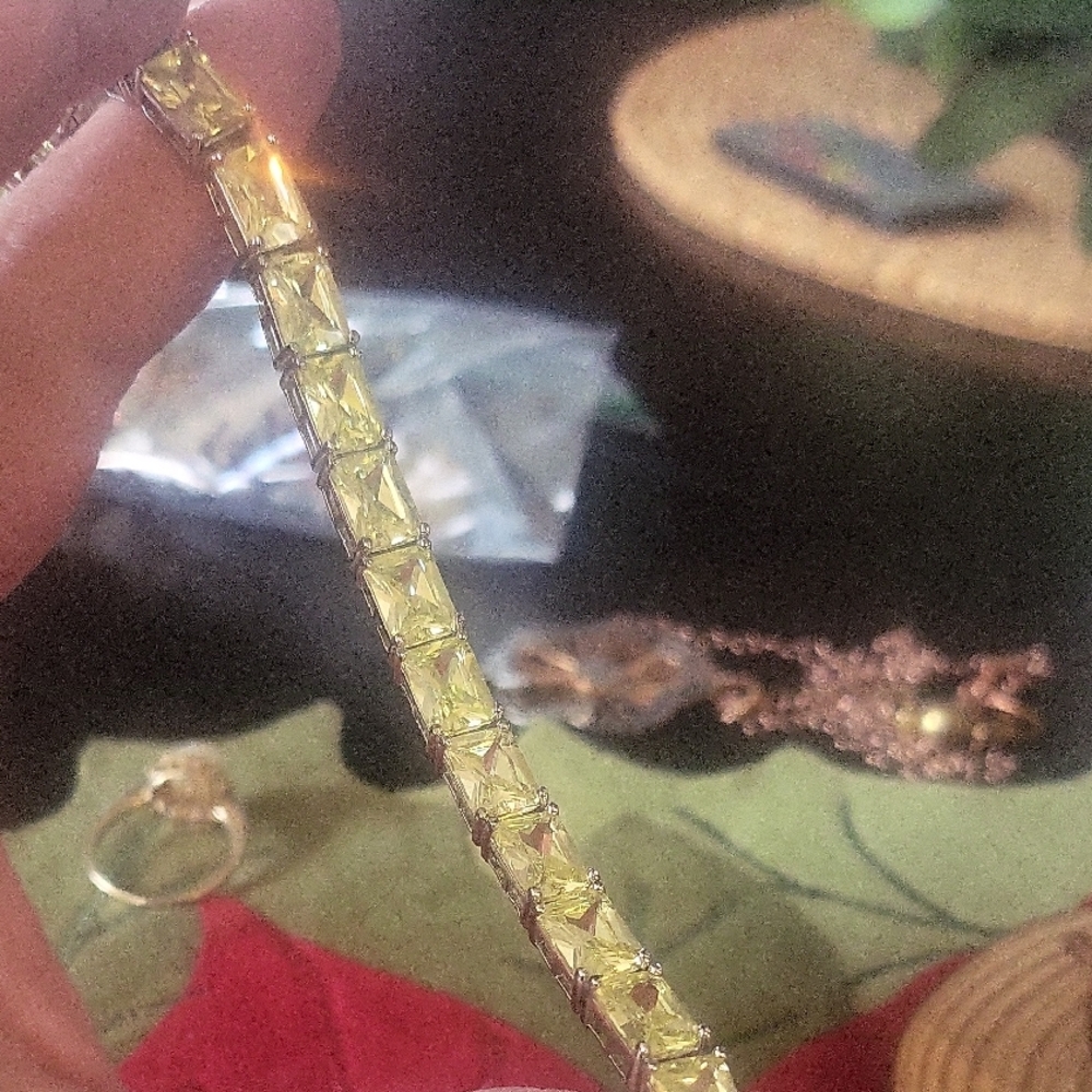 Beautiful Simulated Gemstone Bracelet